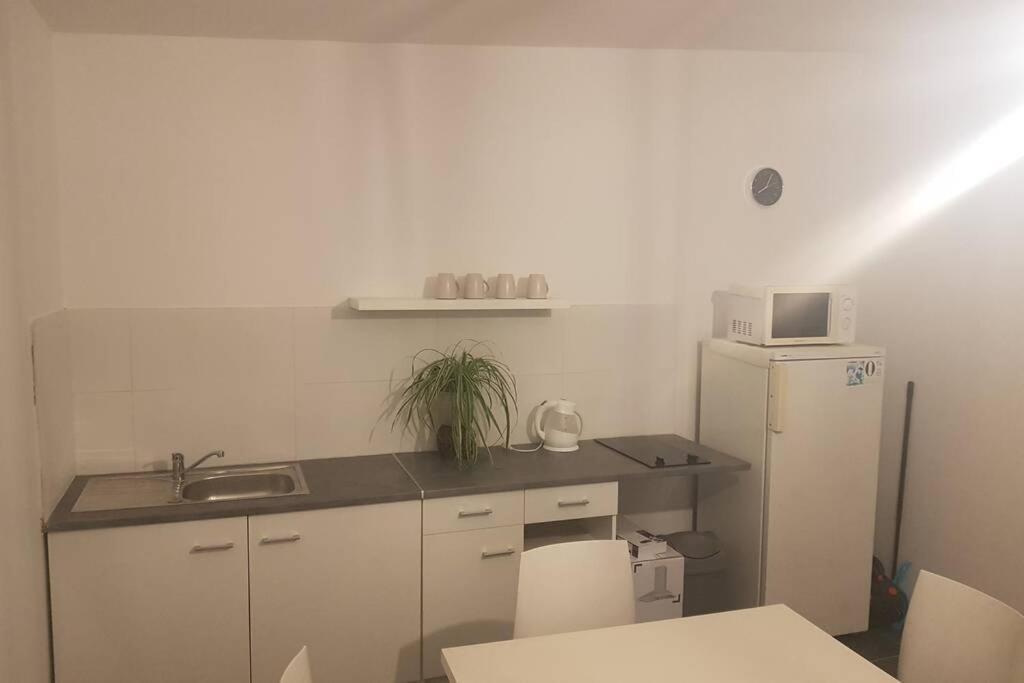 Petite Maison Au Calme Lägenhet Macey  Exteriör bild